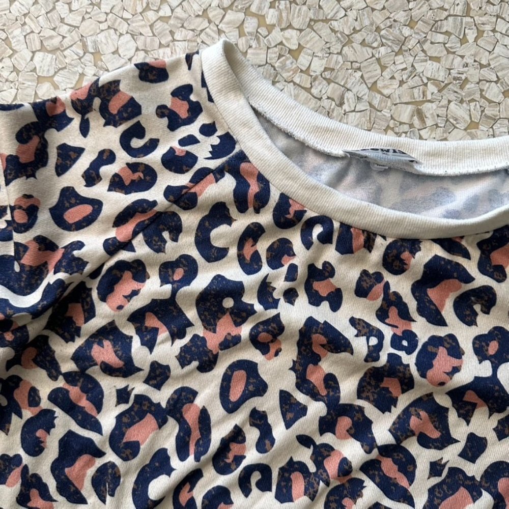 Cream and Navy leopard print Ecowish sweatshirt EUC - Picture 2 of 7